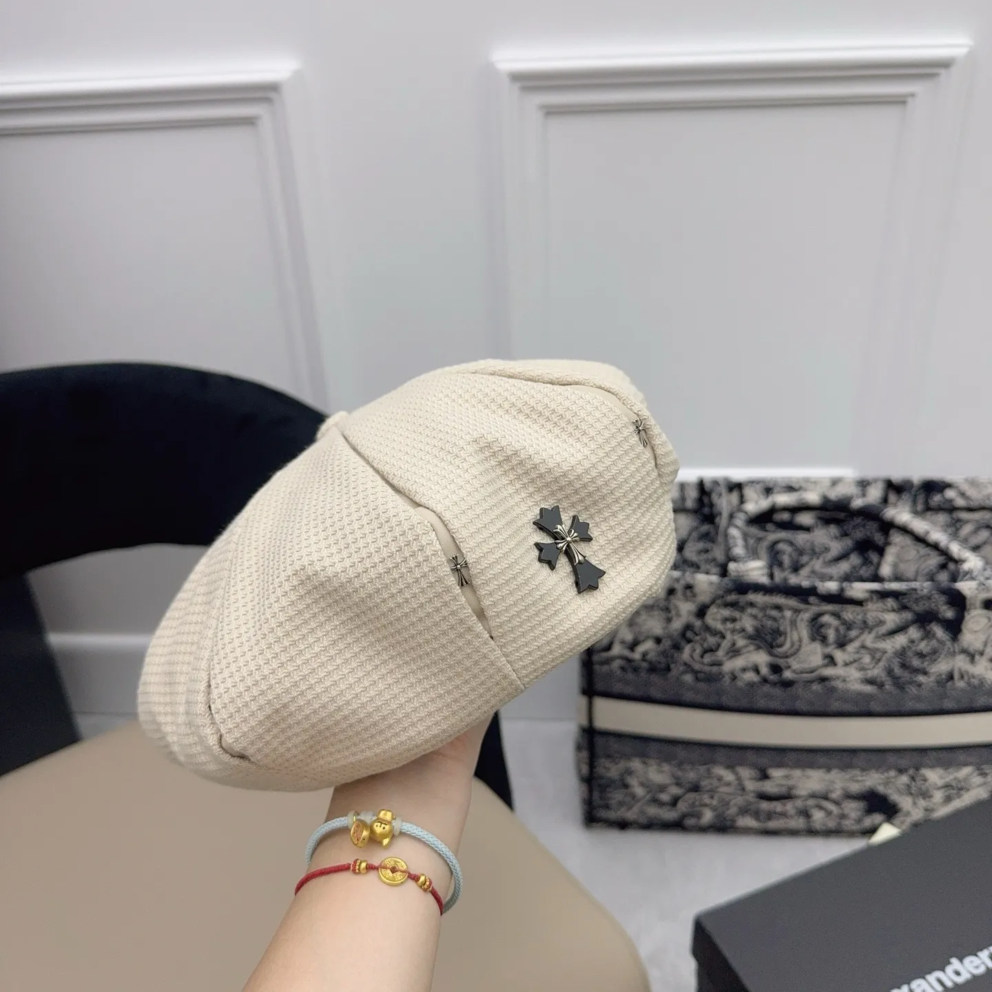 Crowe has something new in mind📣 High-end beret, heavy-duty design🤩 A must-have for fashionistas, the quality of the hat is impeccable‼ ️